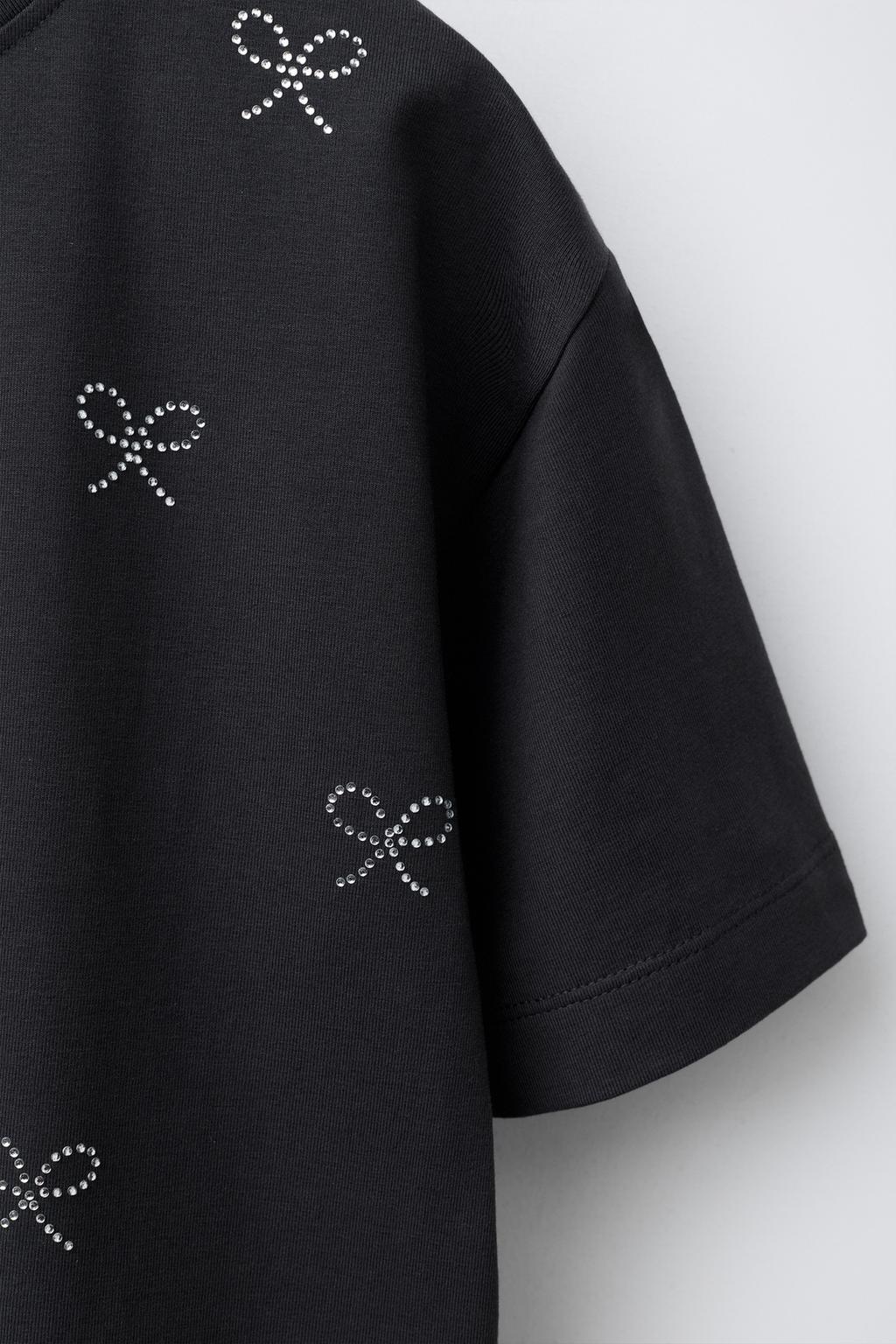 МАЙКА BOXY FIT СО СТРАЗАМИ И БАНТАМИ