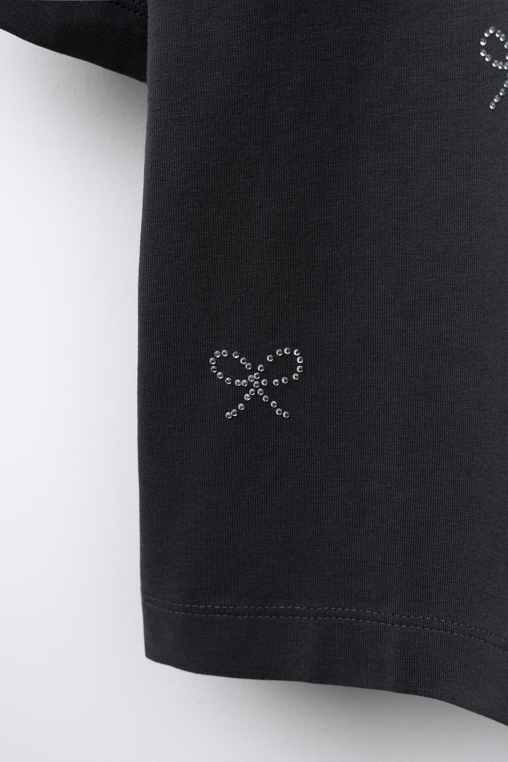 МАЙКА BOXY FIT СО СТРАЗАМИ И БАНТАМИ