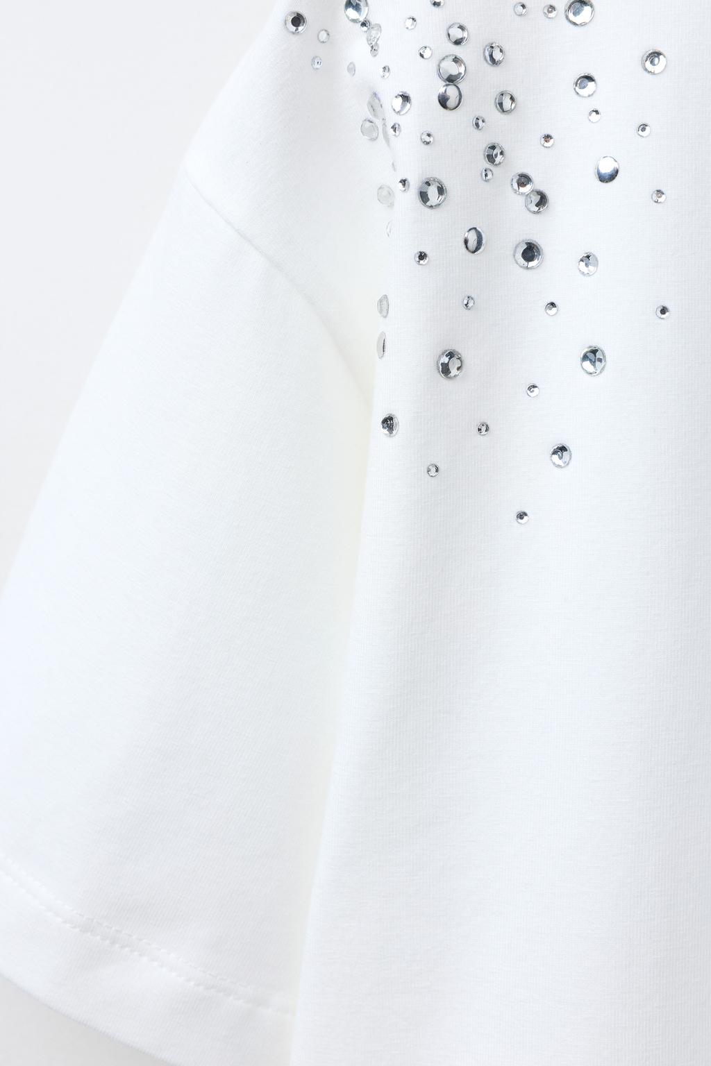 ФУТБОЛКА СВОБОДНОГО КРОЯ СО СТРАЗАМИ