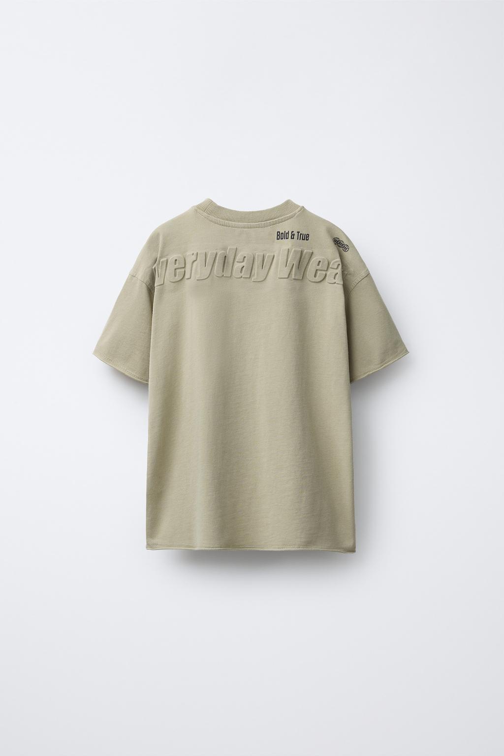 ФУТБОЛКА С РЕЛЬЕФНЫМ ПРИНТОМ