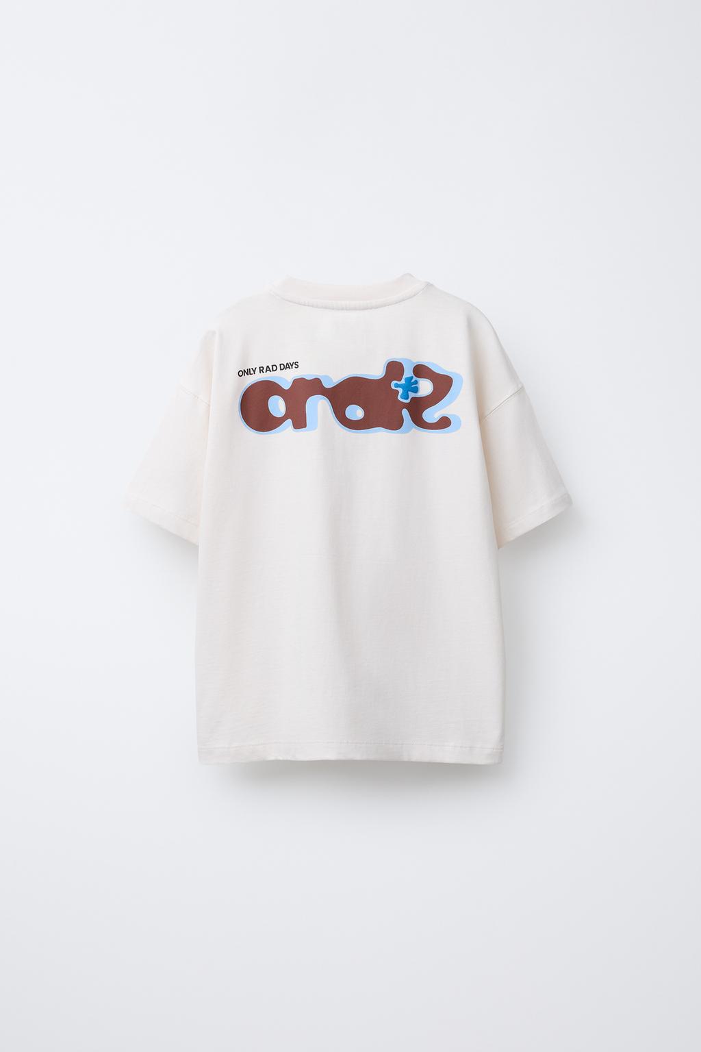 ФУТБОЛКА С РЕЛЬЕФНЫМ ТЕКСТОВЫМ ПРИНТОМ