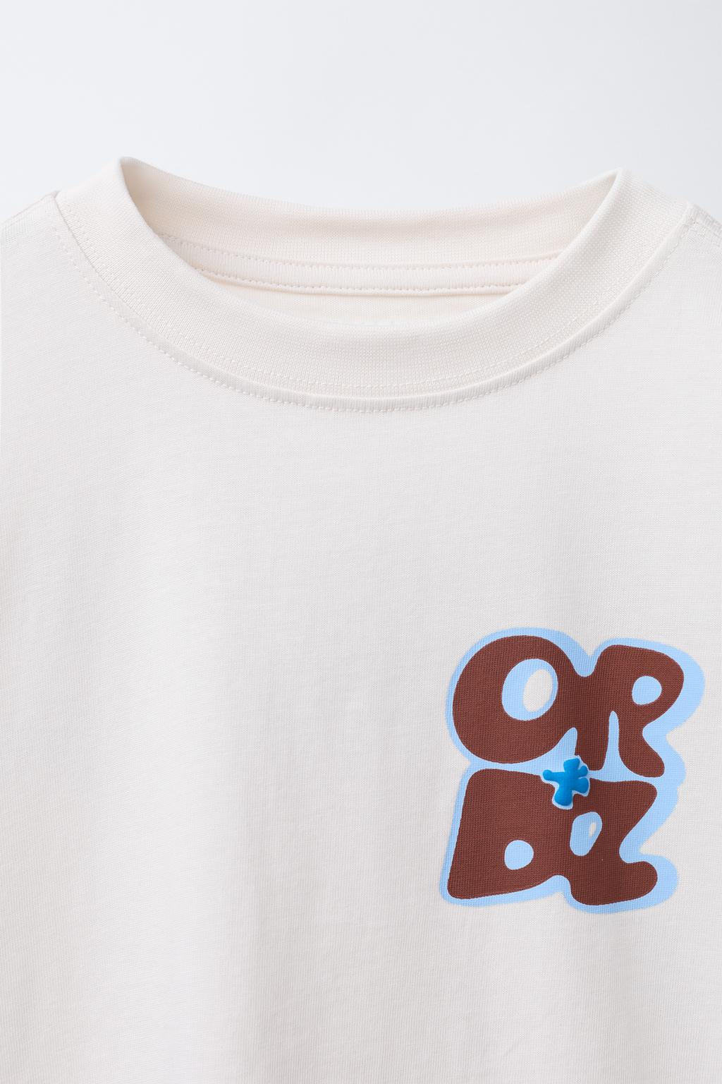 ФУТБОЛКА С РЕЛЬЕФНЫМ ТЕКСТОВЫМ ПРИНТОМ