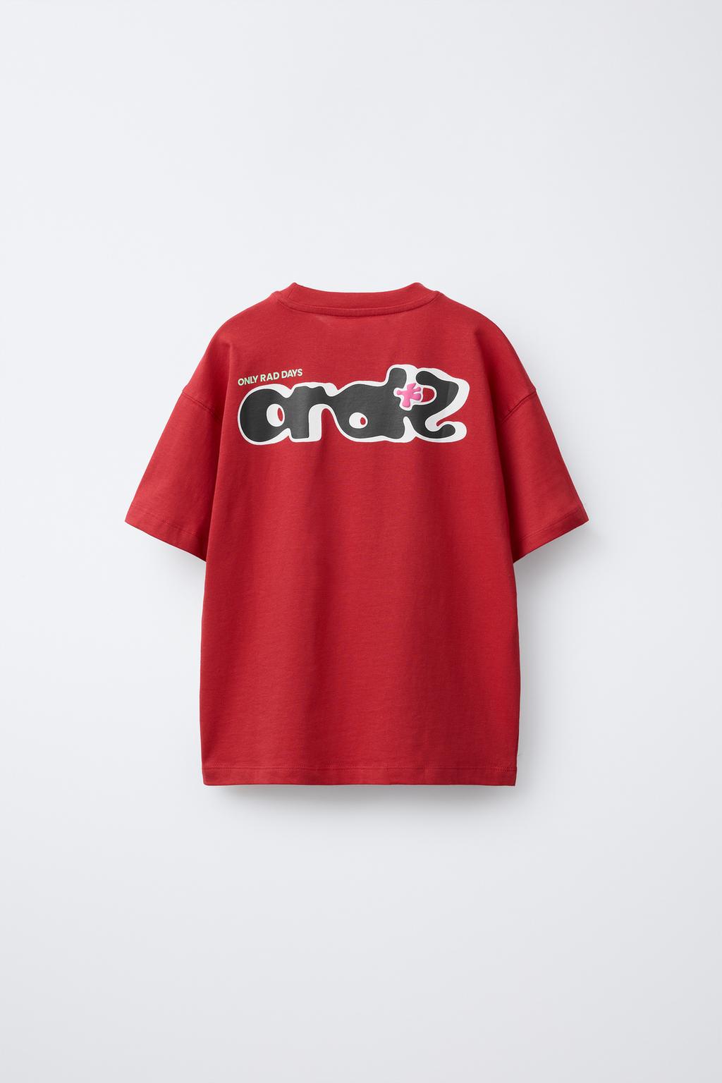 ФУТБОЛКА С РЕЛЬЕФНЫМ ТЕКСТОВЫМ ПРИНТОМ