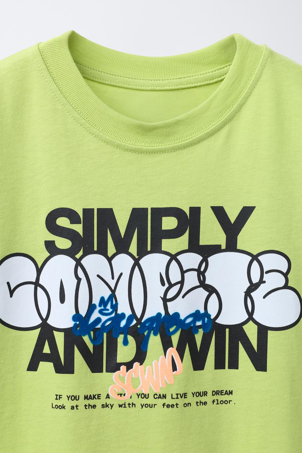 ФУТБОЛКА С ГРАФФИТИ И РЕЛЬЕФНЫМ ПРИНТОМ