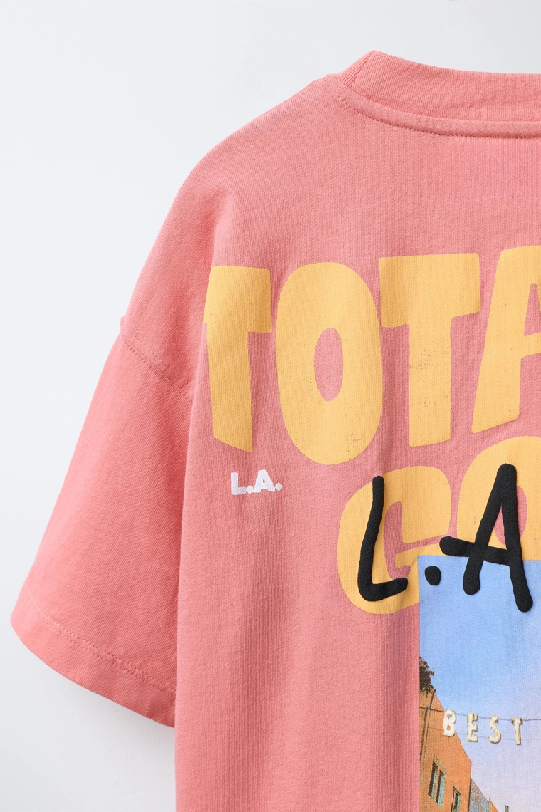 ФУТБОЛКА С РЕЛЬЕФНЫМ ПРИНТОМ