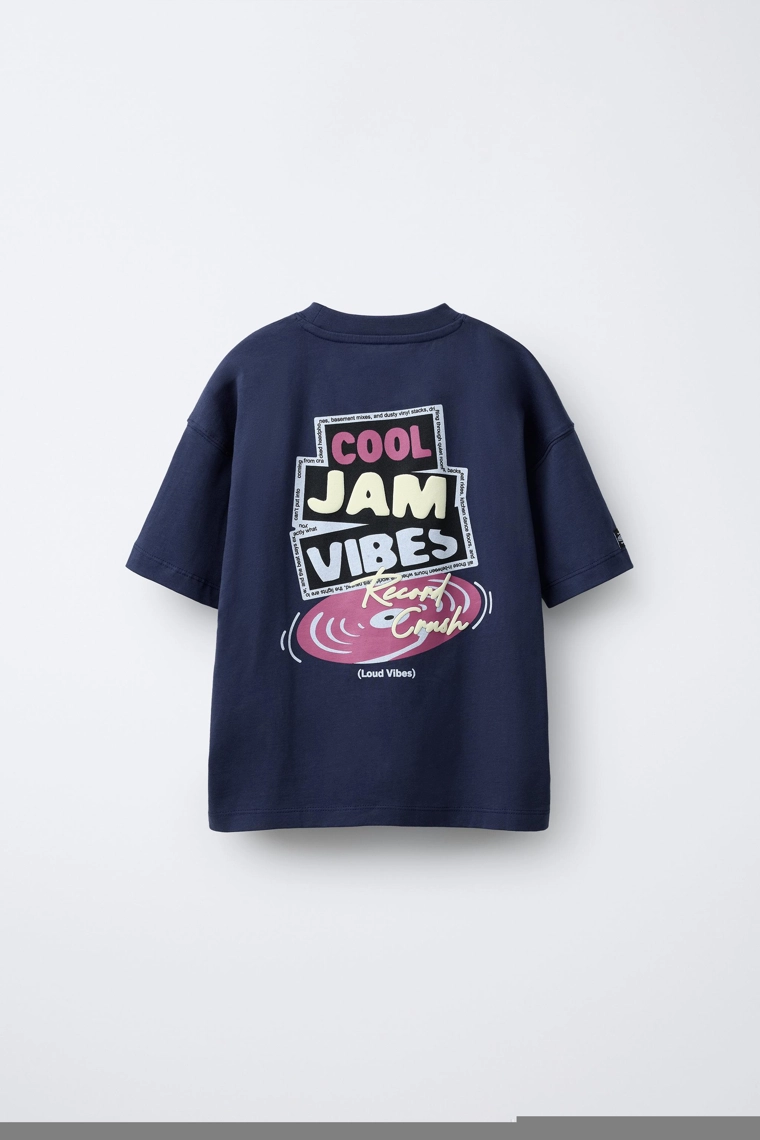 ФУТБОЛКА С РЕЛЬЕФНЫМ ПРИНТОМ