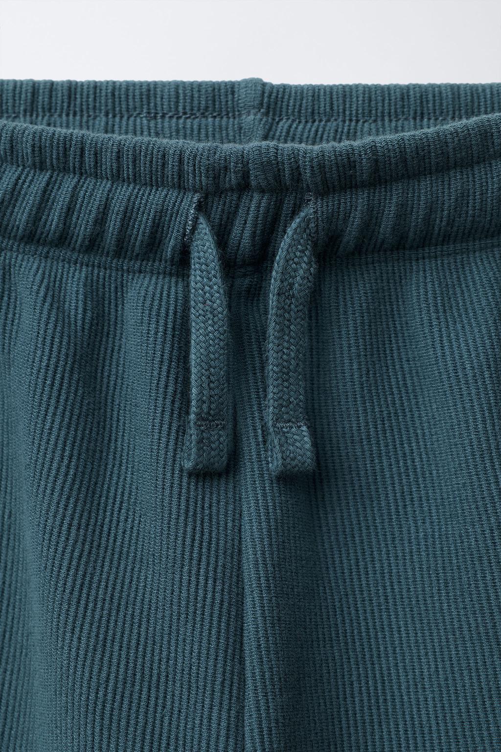 КОМПЛЕКТ ИЗ ФУТБОЛКИ И БЕРМУД ИЗ ТКАНИ «ОТТОМАН» С НАШИВКОЙ