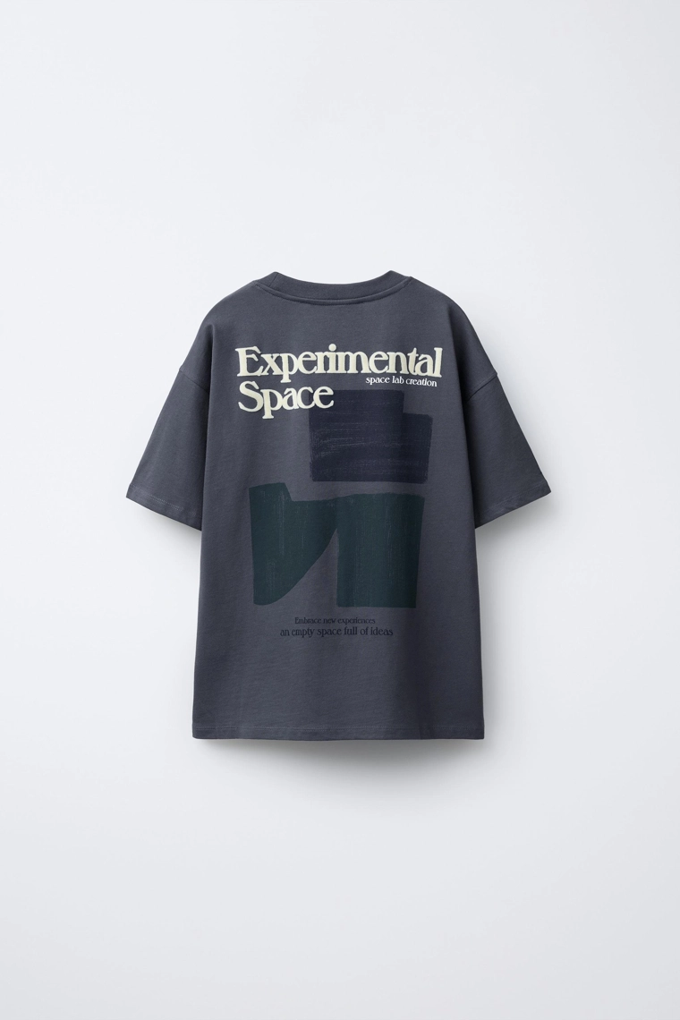 ФУТБОЛКА С РЕЛЬЕФНОЙ НАДПИСЬЮ