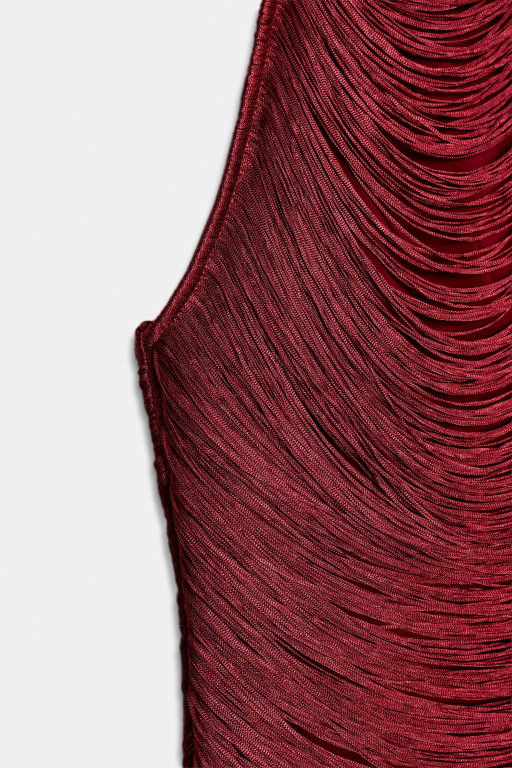 КОРОТКОЕ ПЛАТЬЕ С ГОРЛОВИНОЙ ХАЛТЕР И БАХРОМОЙ