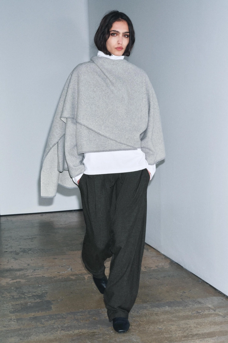 КОРОТКОЕ ПАЛЬТО ИЗ 100% ШЕРСТИ С ШАРФОМ