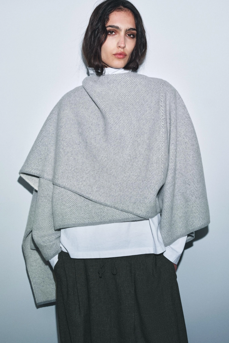 КОРОТКОЕ ПАЛЬТО ИЗ 100% ШЕРСТИ С ШАРФОМ