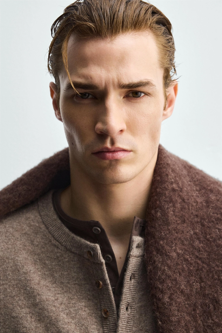 СВИТЕР ИЗ СМЕСОВОЙ ШЕРСТИ С ВОРОТНИКОМ НА ПУГОВИЦАХ