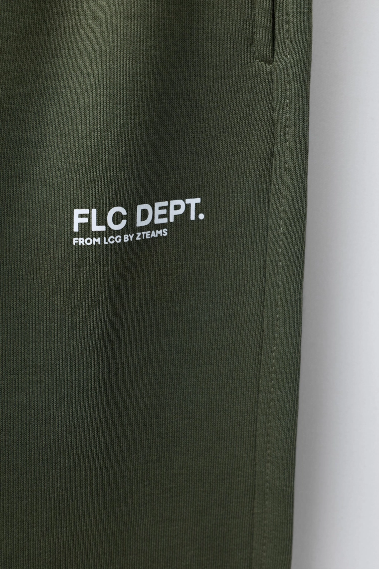 БРЮКИ-ДЖОГГЕРЫ ИЗ МЯГКОЙ ТКАНИ С НАДПИСЬЮ