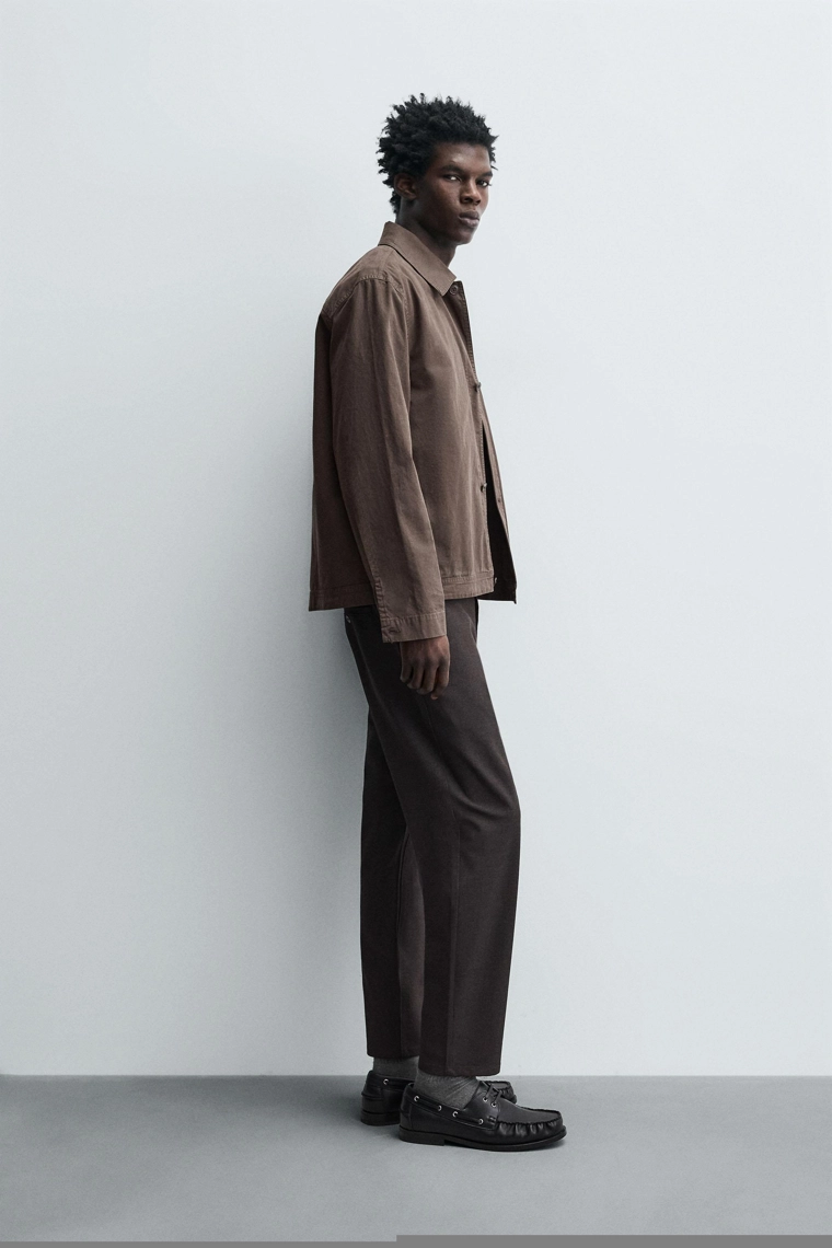 БРЮКИ КОМФОРТНОЙ ПОСАДКИ ИЗ РЕЛЬЕФНОЙ ТКАНИ