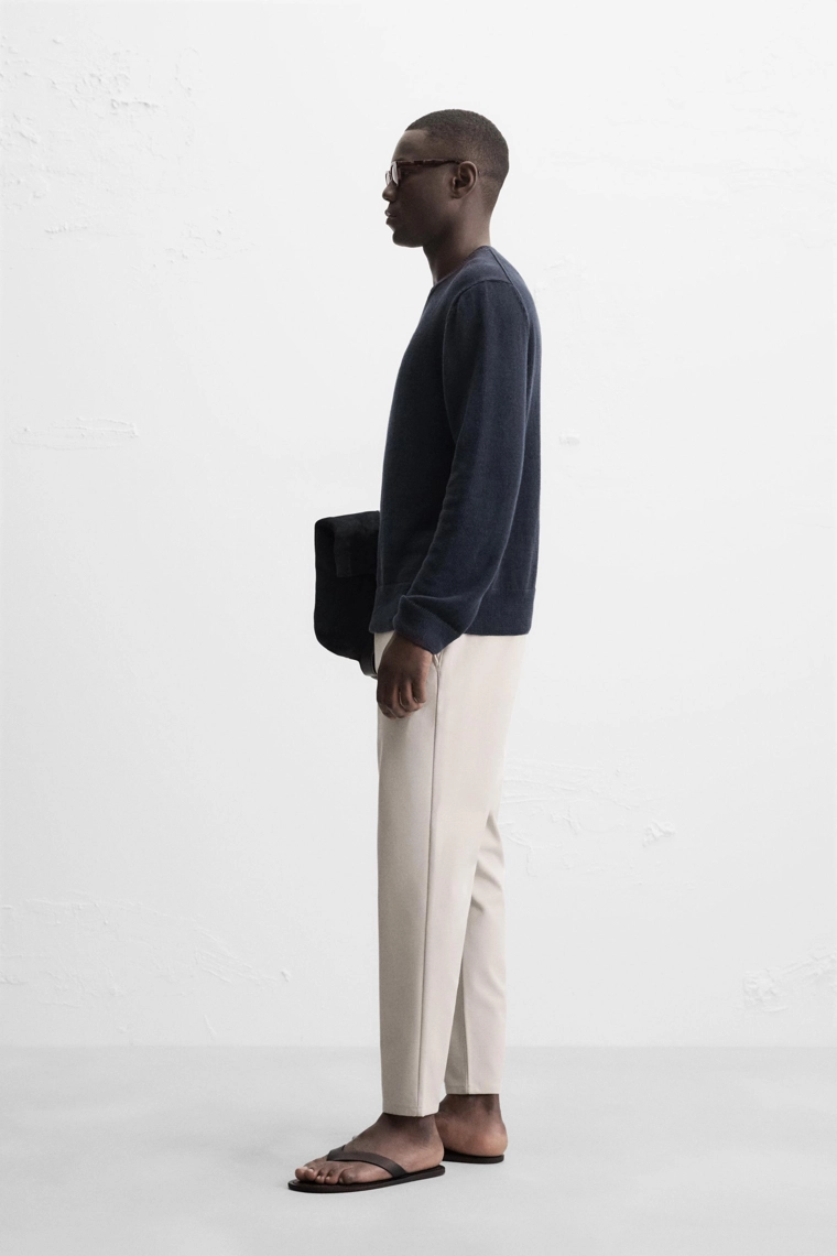 БРЮКИ КОМФОРТНОЙ ПОСАДКИ ИЗ РЕЛЬЕФНОЙ ТКАНИ