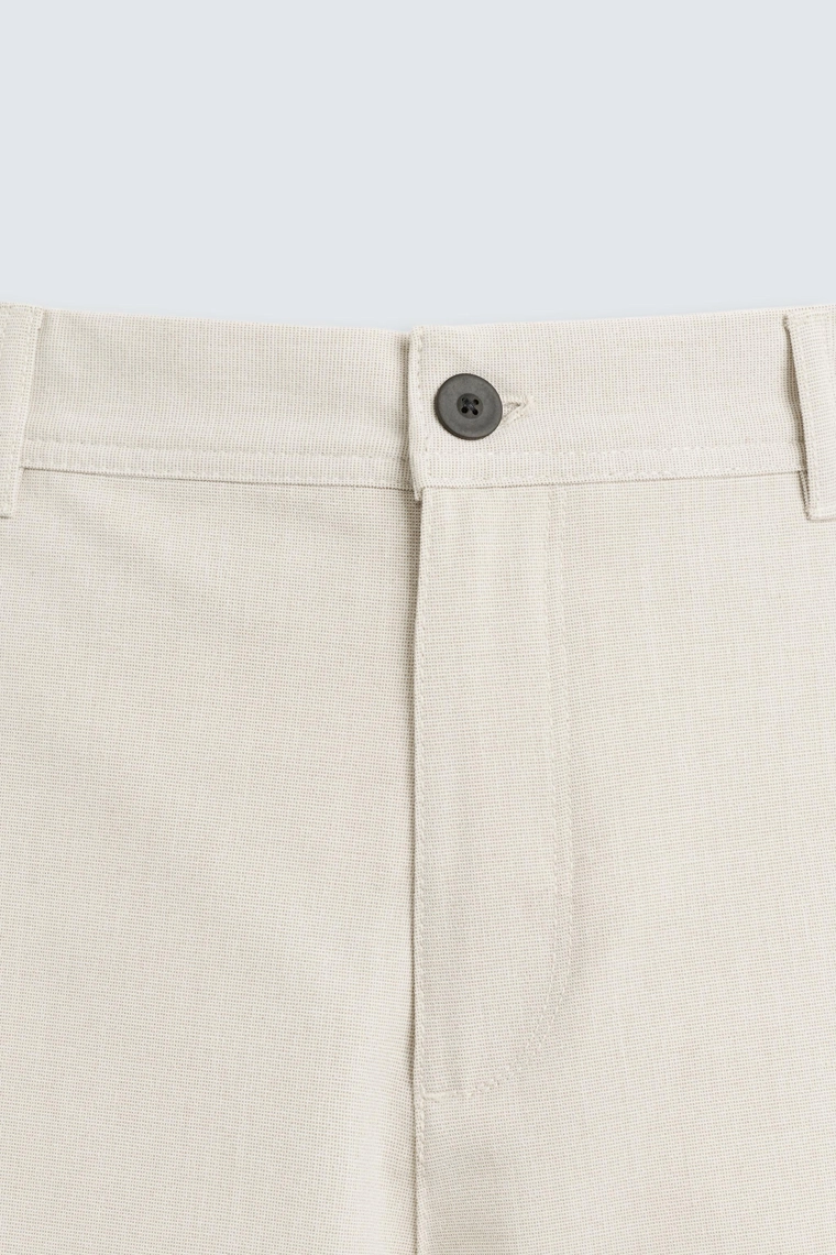 БРЮКИ КОМФОРТНОЙ ПОСАДКИ ИЗ РЕЛЬЕФНОЙ ТКАНИ