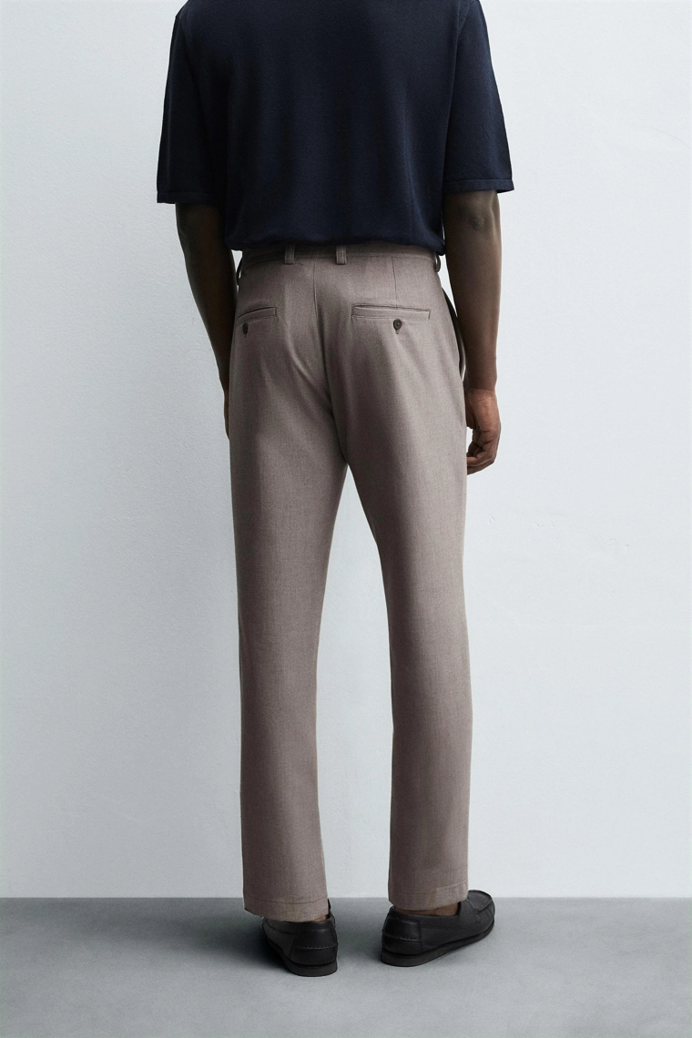 БРЮКИ КОМФОРТНОЙ ПОСАДКИ ИЗ РЕЛЬЕФНОЙ ТКАНИ