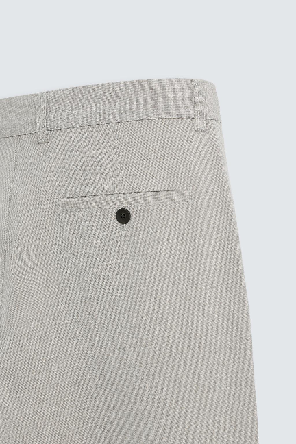 БРЮКИ КОМФОРТНОЙ ПОСАДКИ ИЗ РЕЛЬЕФНОЙ ТКАНИ