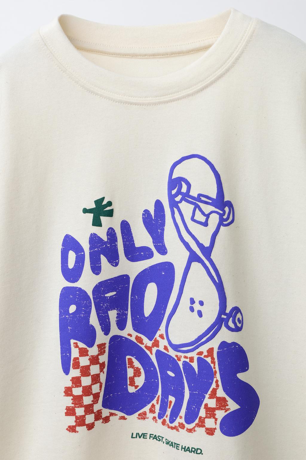 ФУТБОЛКА С ПРИНТОМ И НАШИВКОЙ