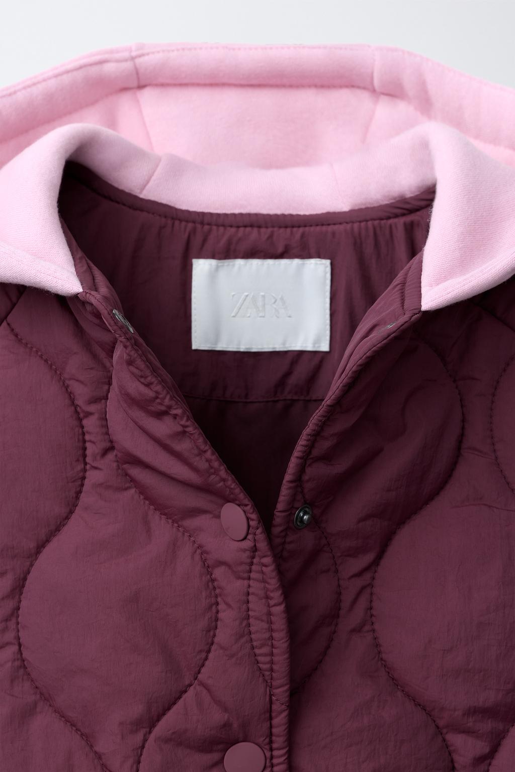 СТЕГАНАЯ КУРТКА С КАПЮШОНОМ И ВЫШИВКОЙ В ВИДЕ МЕДВЕЖОНКА