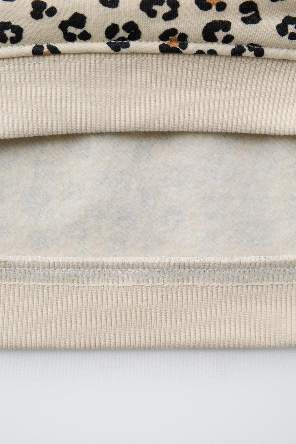 КОМПЛЕКТ ИЗ ТОЛСТОВКИ И ЛЕГИНСОВ С АНИМАЛИСТИЧНЫМ ПРИНТОМ