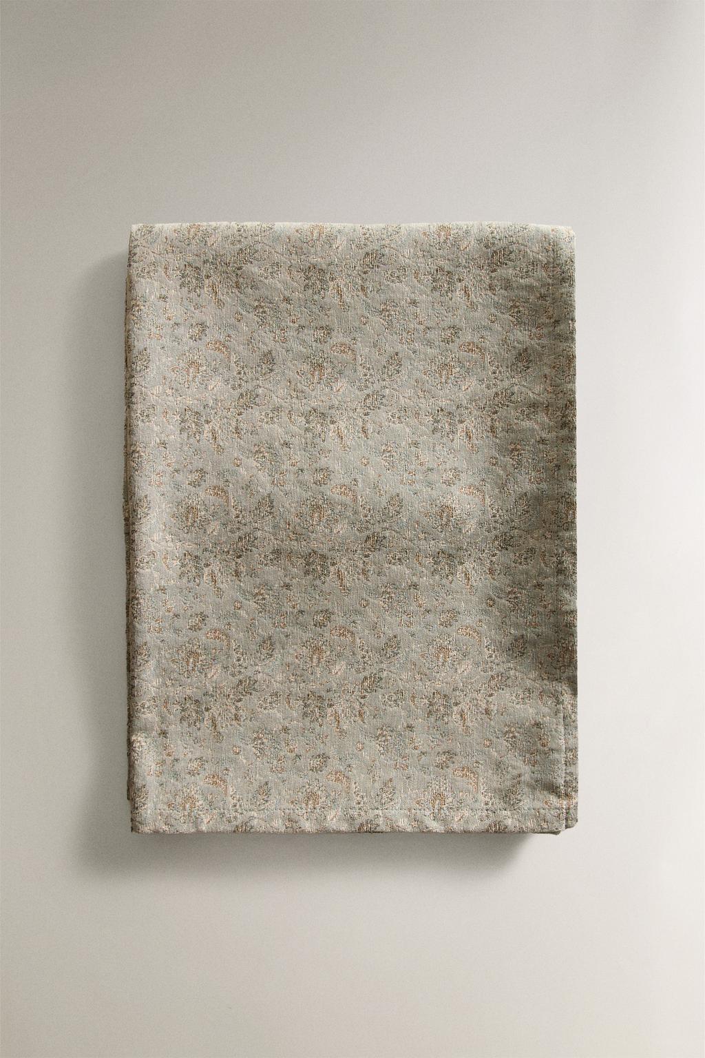 Cтоловая скатерть с цветочным жаккардовым узором