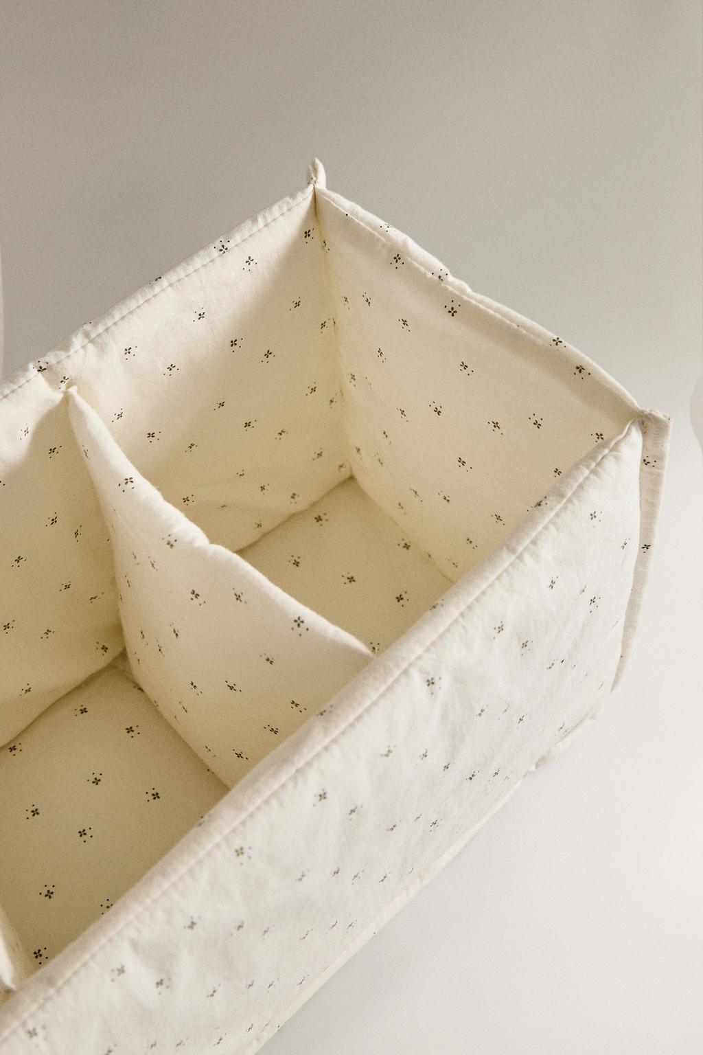 Органайзер для детской одежды с цветочным узором