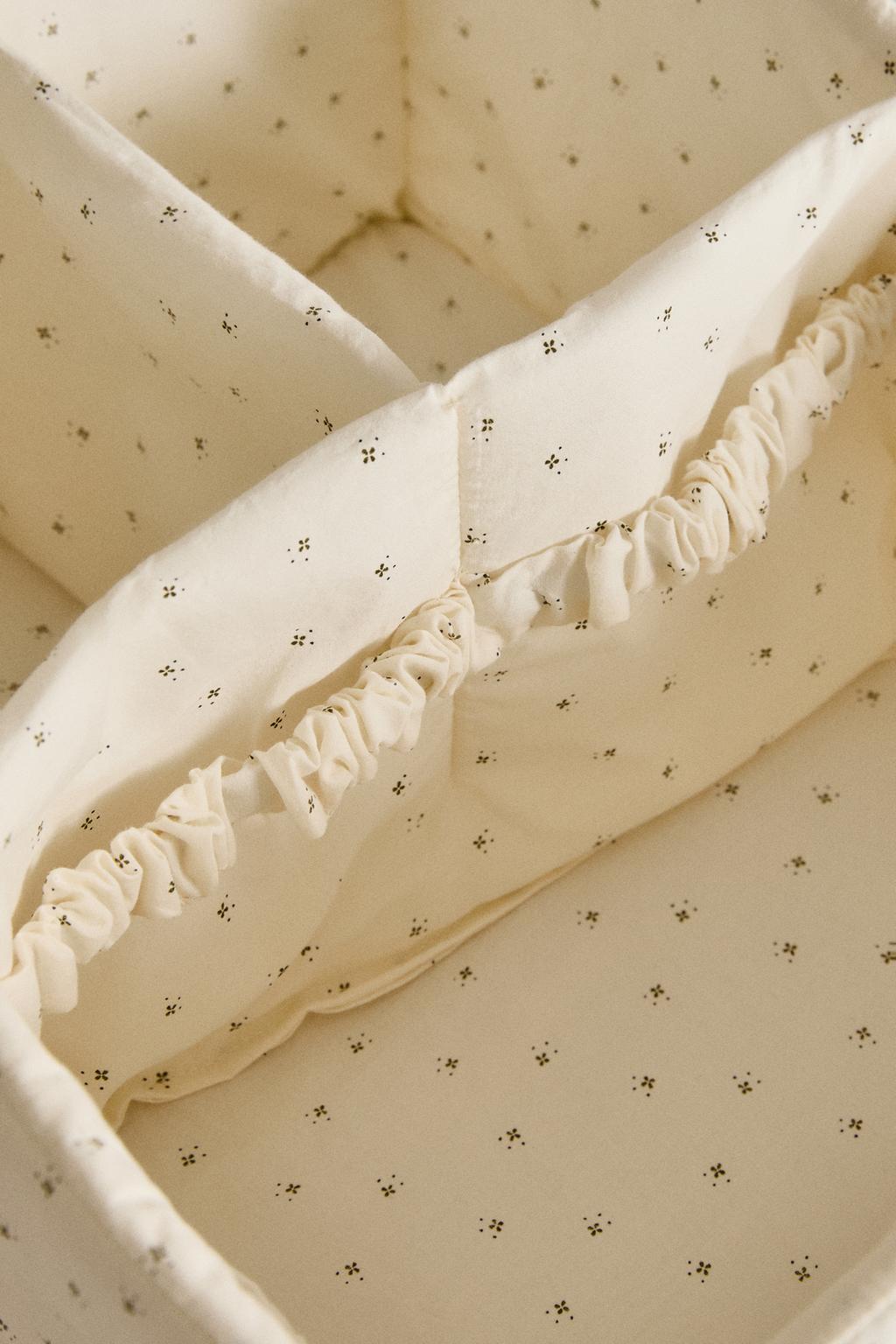 Органайзер для детской одежды с цветочным узором