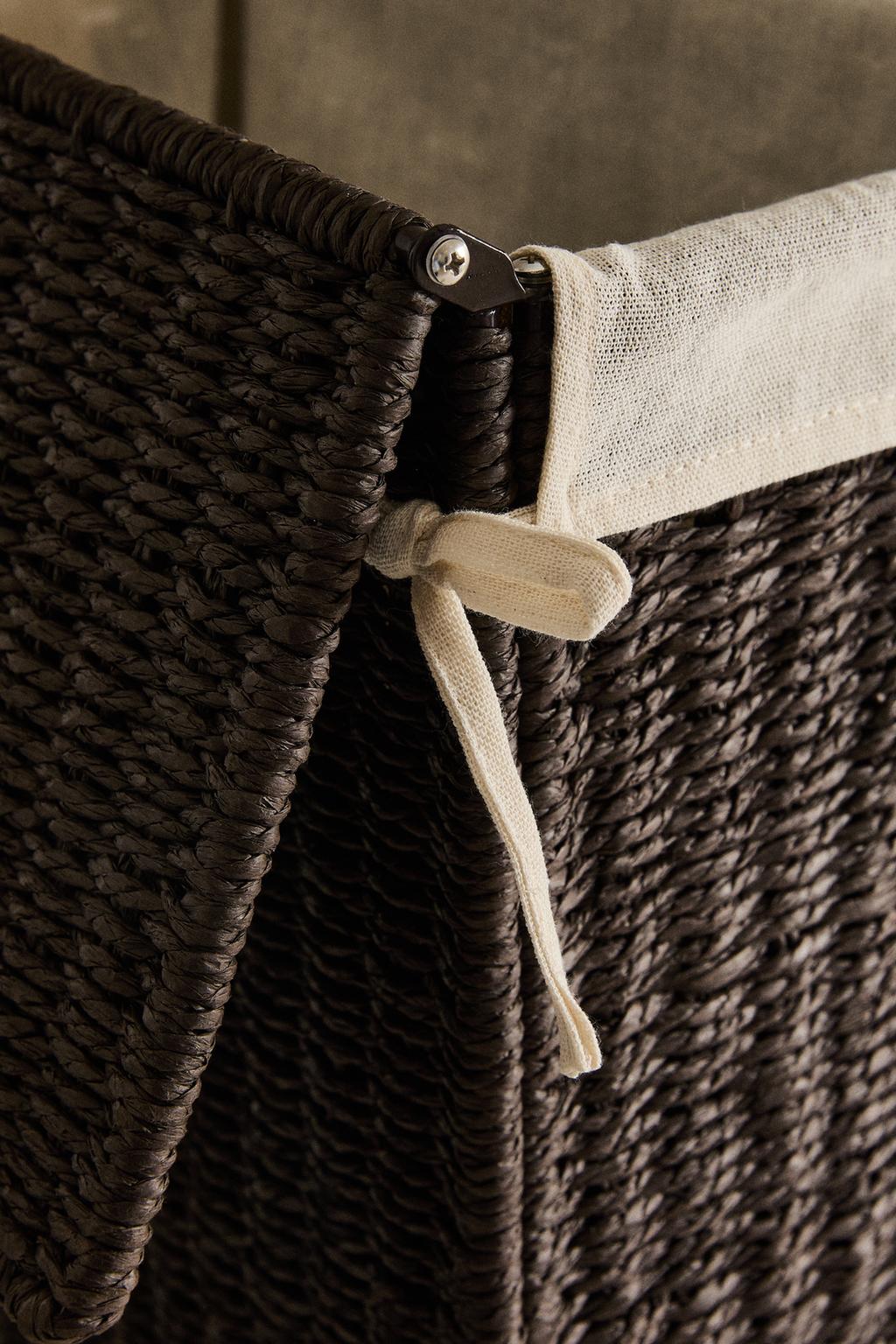 Корзина для белья с тканевой подкладкой