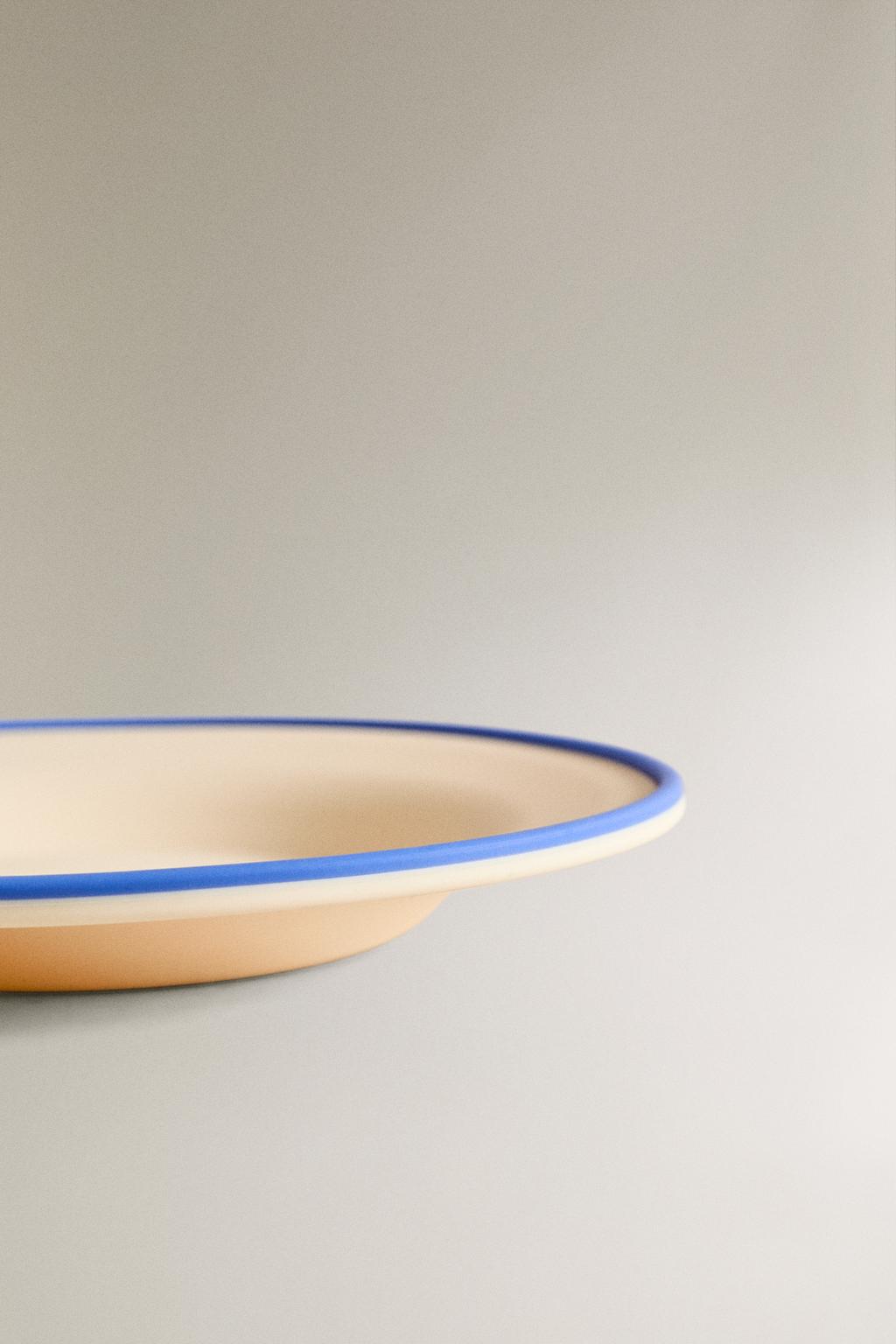 Детская тарелка с контрастным силиконовым покрытием