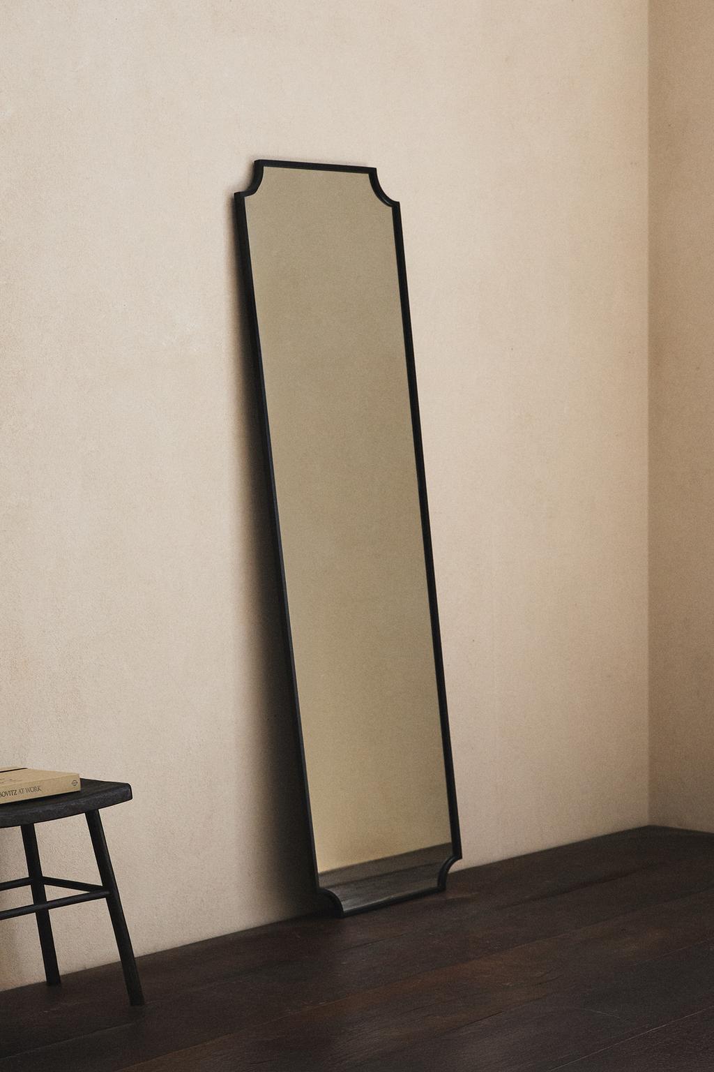 Зеркало из черного металла