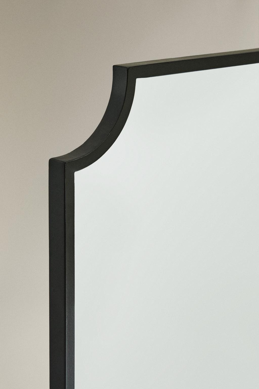 Зеркало из черного металла