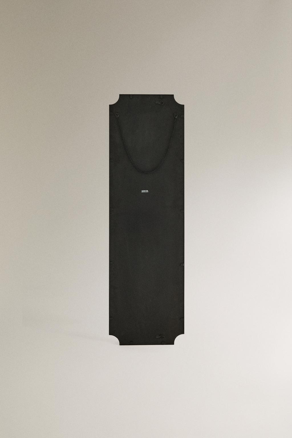 Зеркало из черного металла