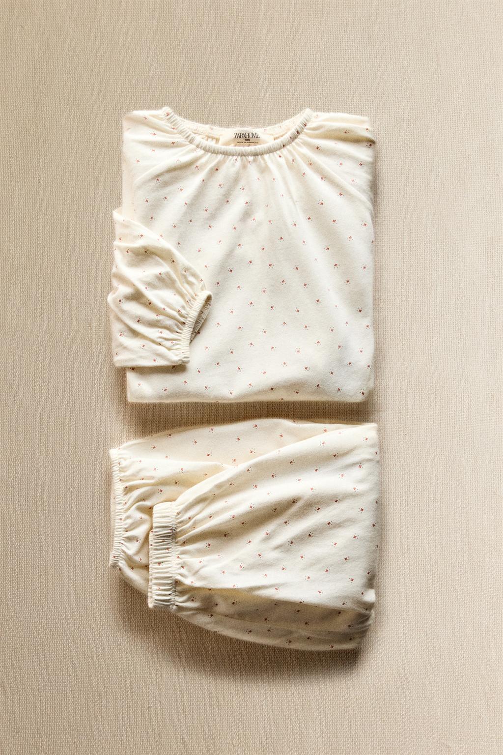 Пижама для малышей с цветочным узором