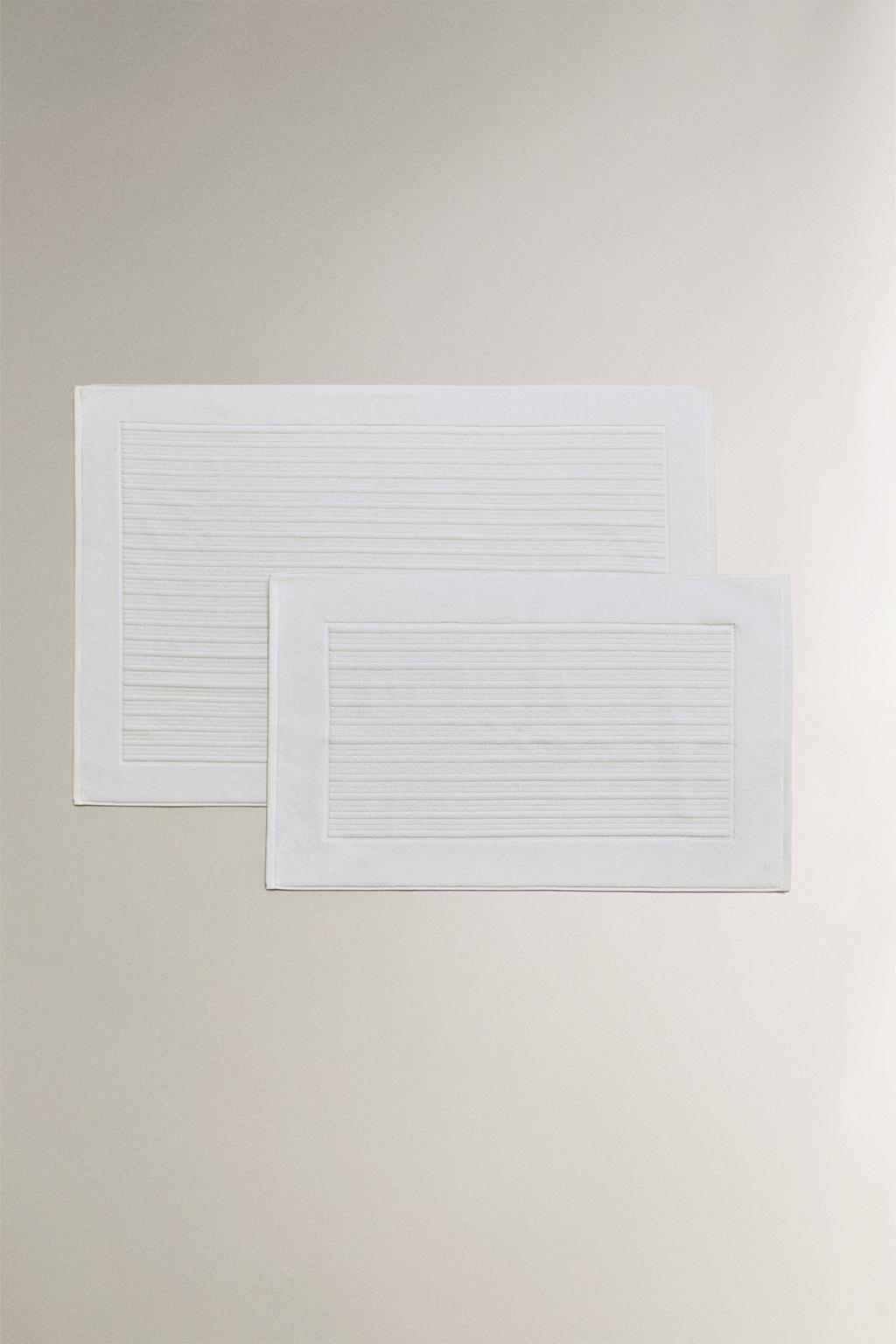 Велюровый коврик для ванны с полосатым узором