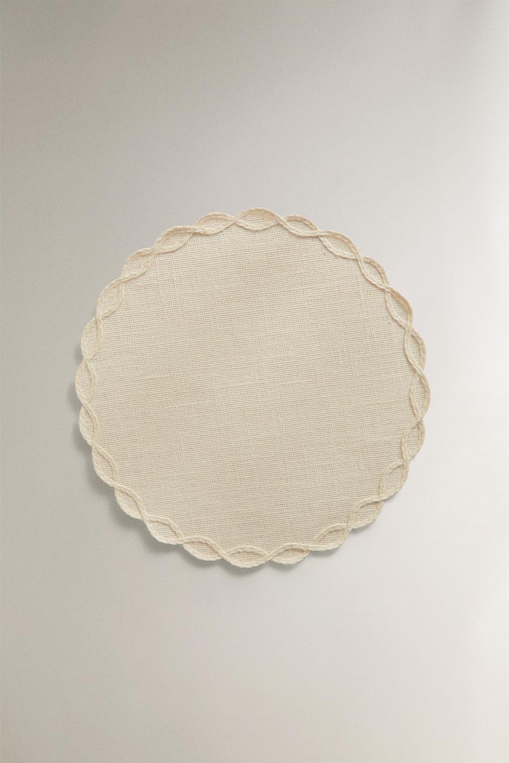 Плетеный подсвечник с деталями из цепочек