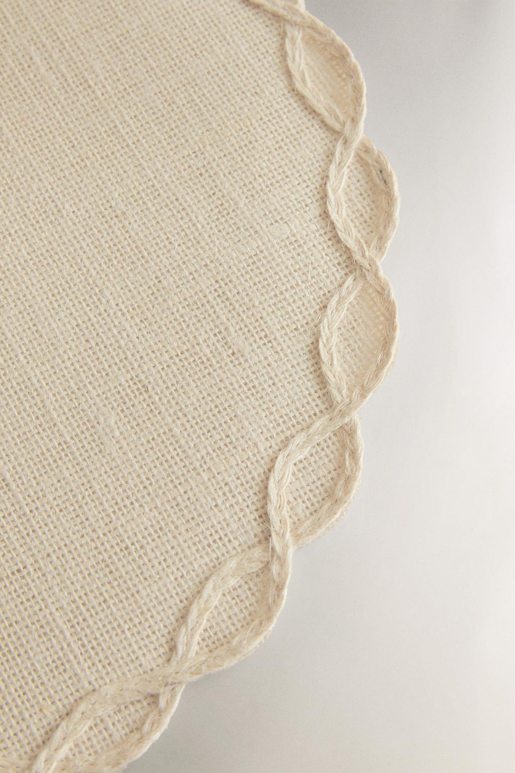 Плетеный подсвечник с деталями из цепочек