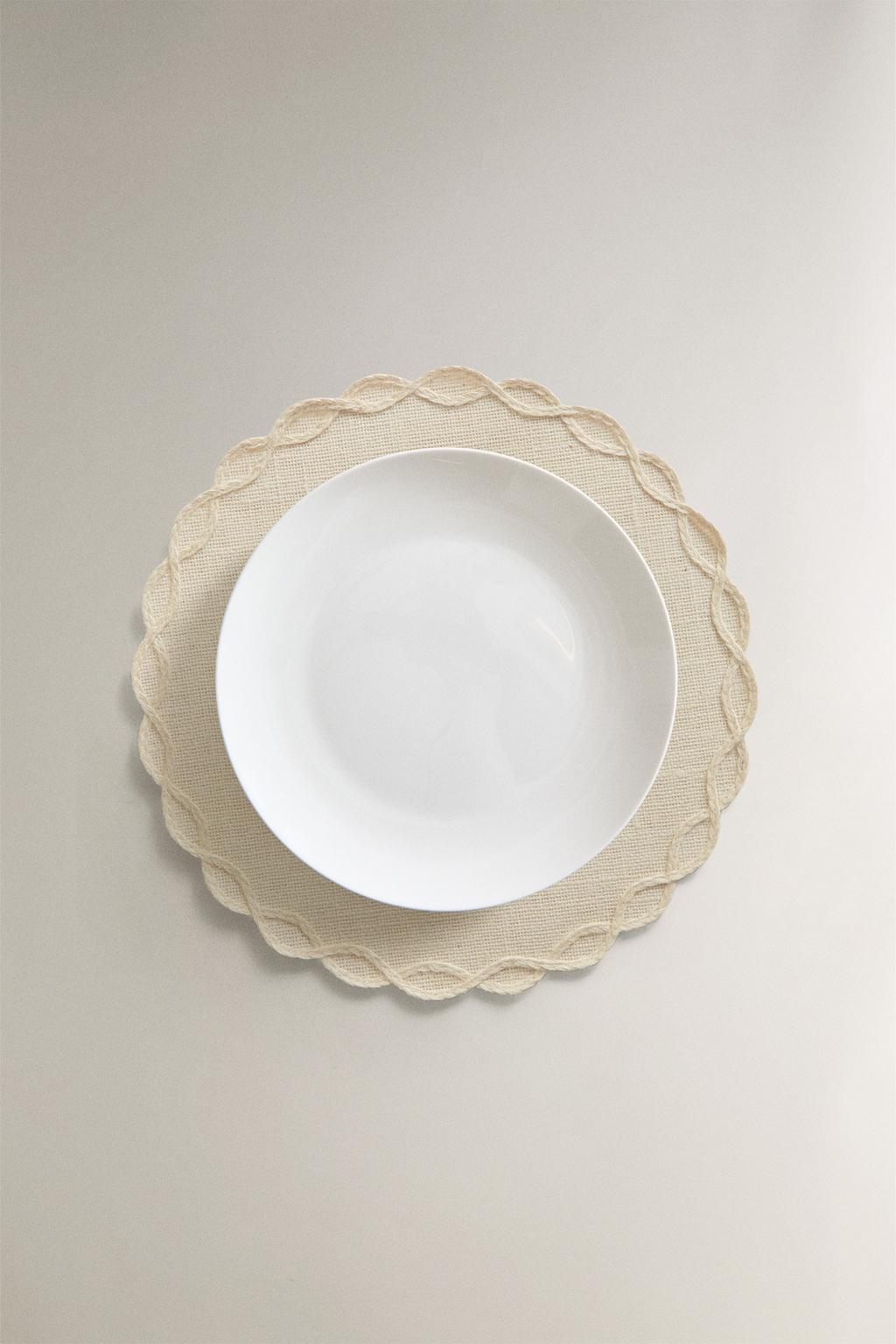 Плетеный подсвечник с деталями из цепочек