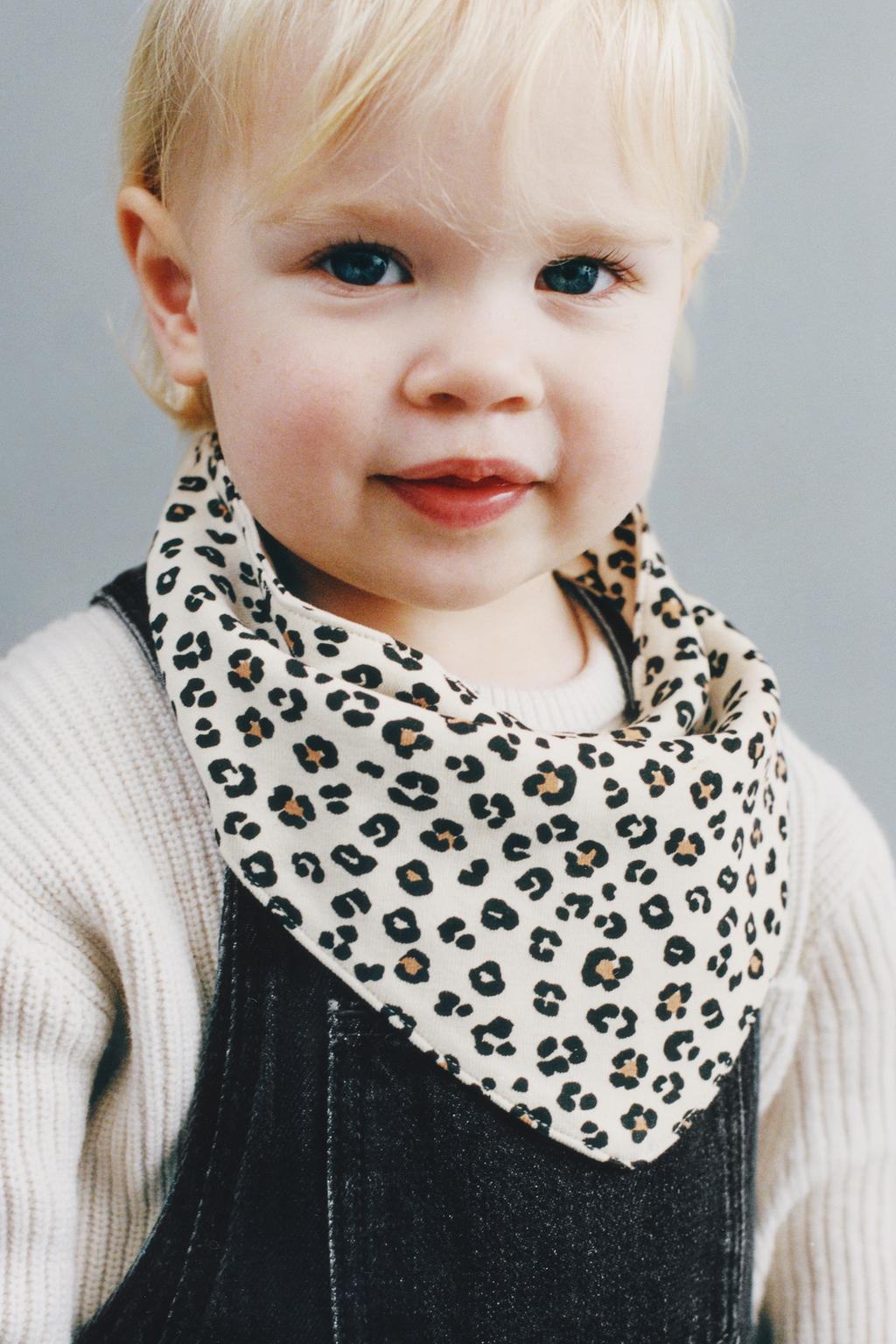 НАБОР ИЗ ДВУХ НАГРУДНИКОВ С АНИМАЛИСТИЧЕСКИМ ПРИНТОМ