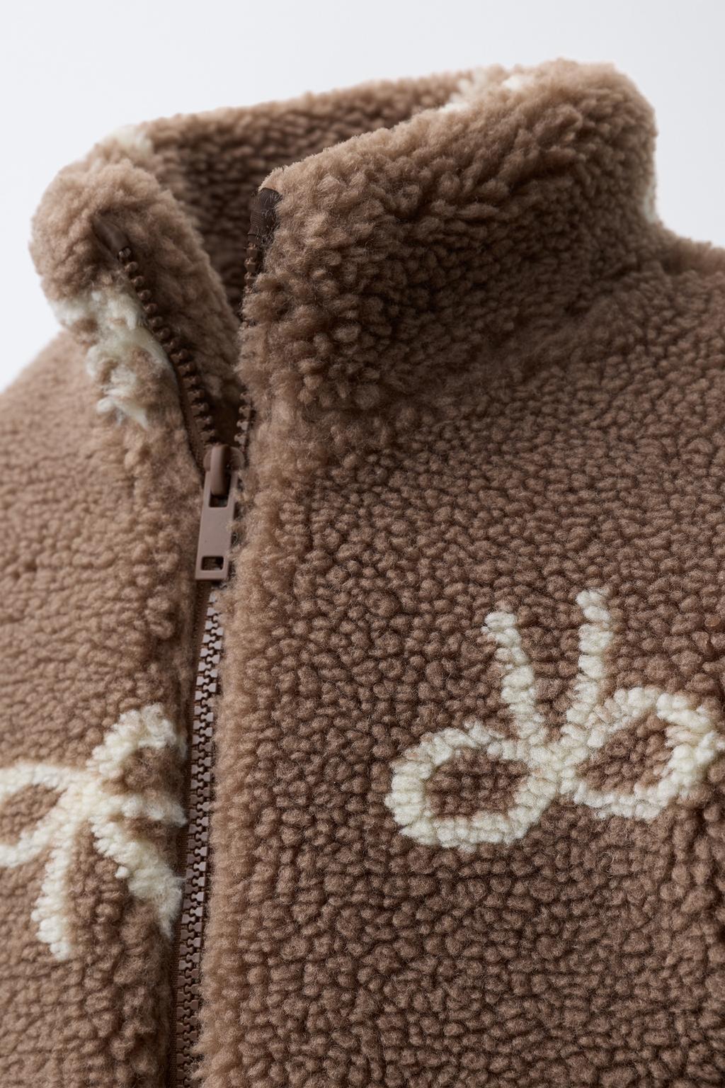 КУРТКА ИЗ ИСКУССТВЕННОЙ ОВЧИНЫ С БАНТАМИ