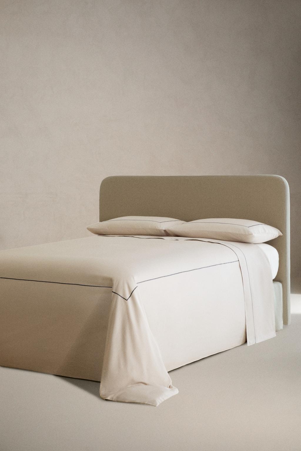 Простыня из сатина с вышитым краем