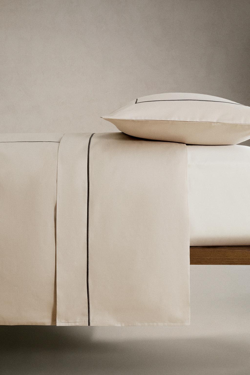 Простыня из сатина с вышитым краем