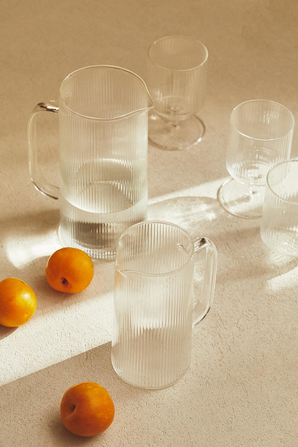 Кувшин из боросиликатного стекла с дизайном линий