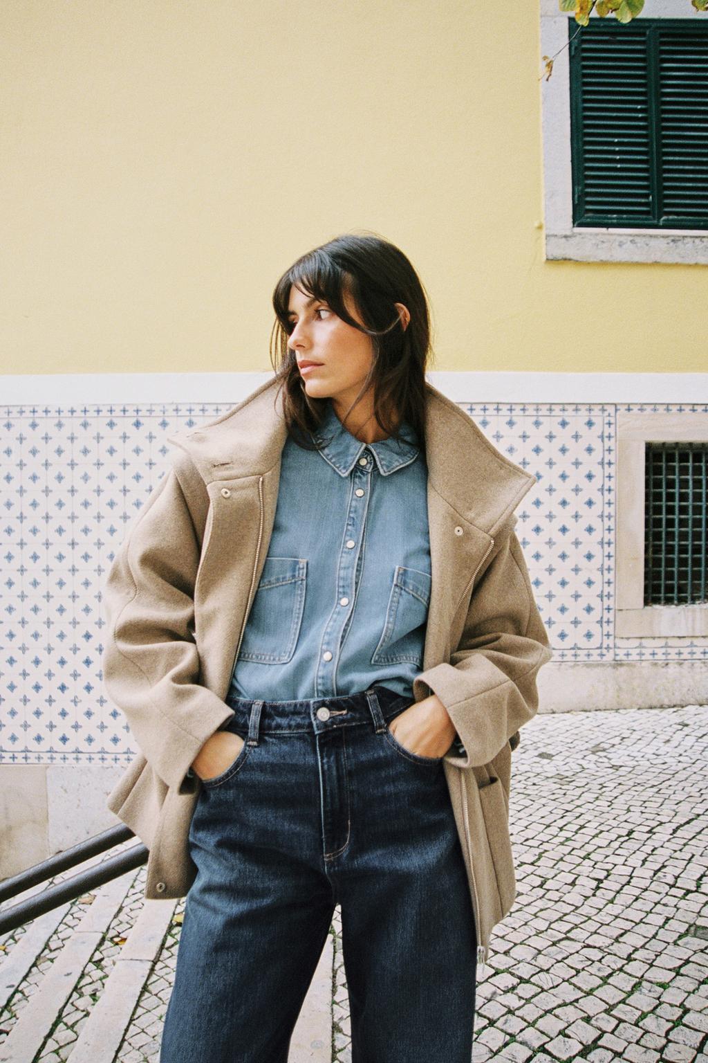 КОРОТКОЕ ПАЛЬТО ИЗ СМЕСОВОЙ ШЕРСТИ С ВОРОТНИКОМ-СТОЙКОЙ