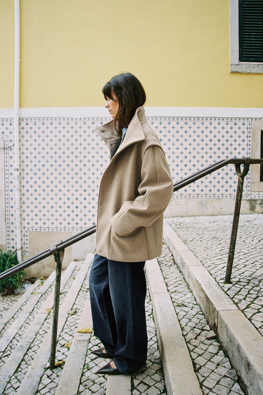 КОРОТКОЕ ПАЛЬТО ИЗ СМЕСОВОЙ ШЕРСТИ С ВОРОТНИКОМ-СТОЙКОЙ