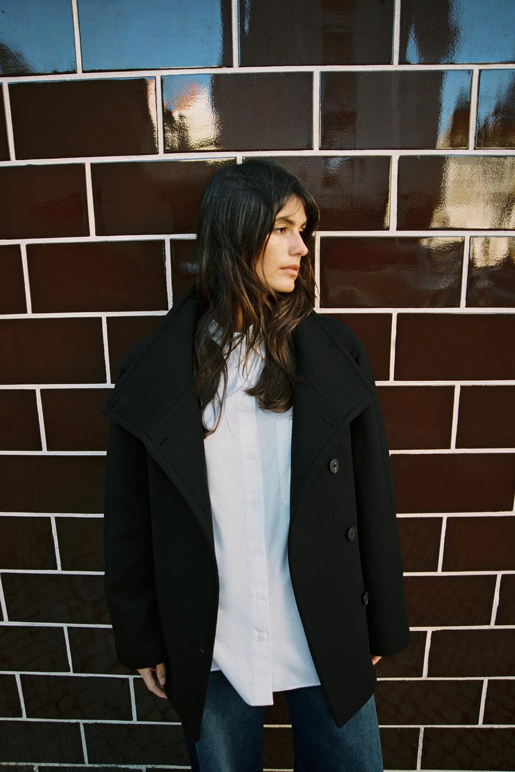 КОРОТКОЕ ПАЛЬТО ИЗ СМЕСОВОЙ ШЕРСТИ С ВОРОТНИКОМ-СТОЙКОЙ