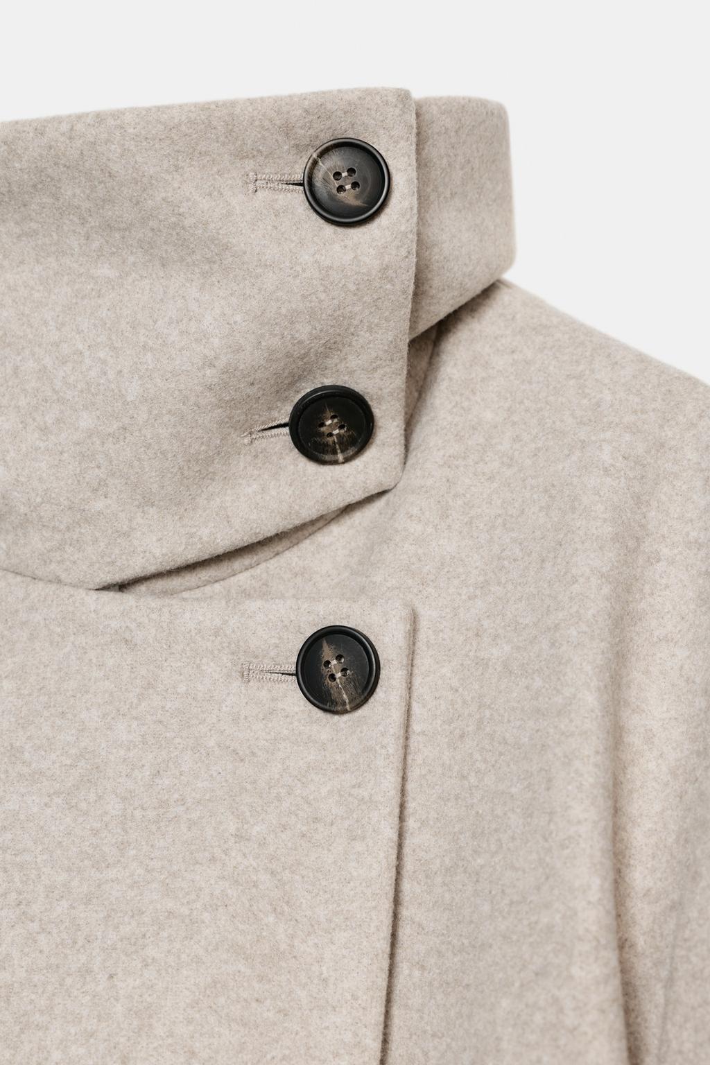 КОРОТКОЕ ПАЛЬТО С ВЫСОКИМ ВОРОТНИКОМ