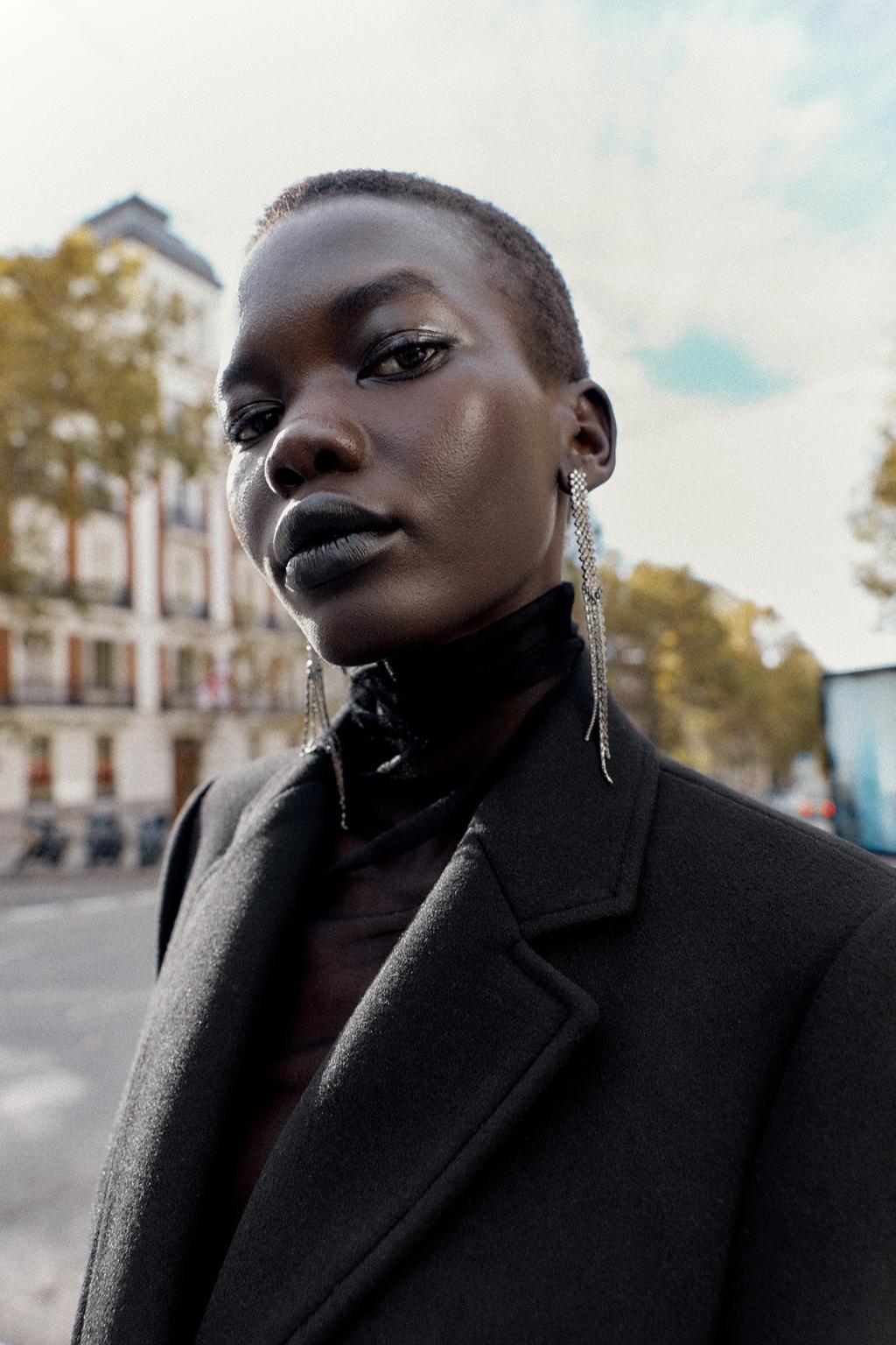 ПАЛЬТО ИЗ МЯГКОЙ ТКАНИ С ПОДПЛЕЧНИКАМИ