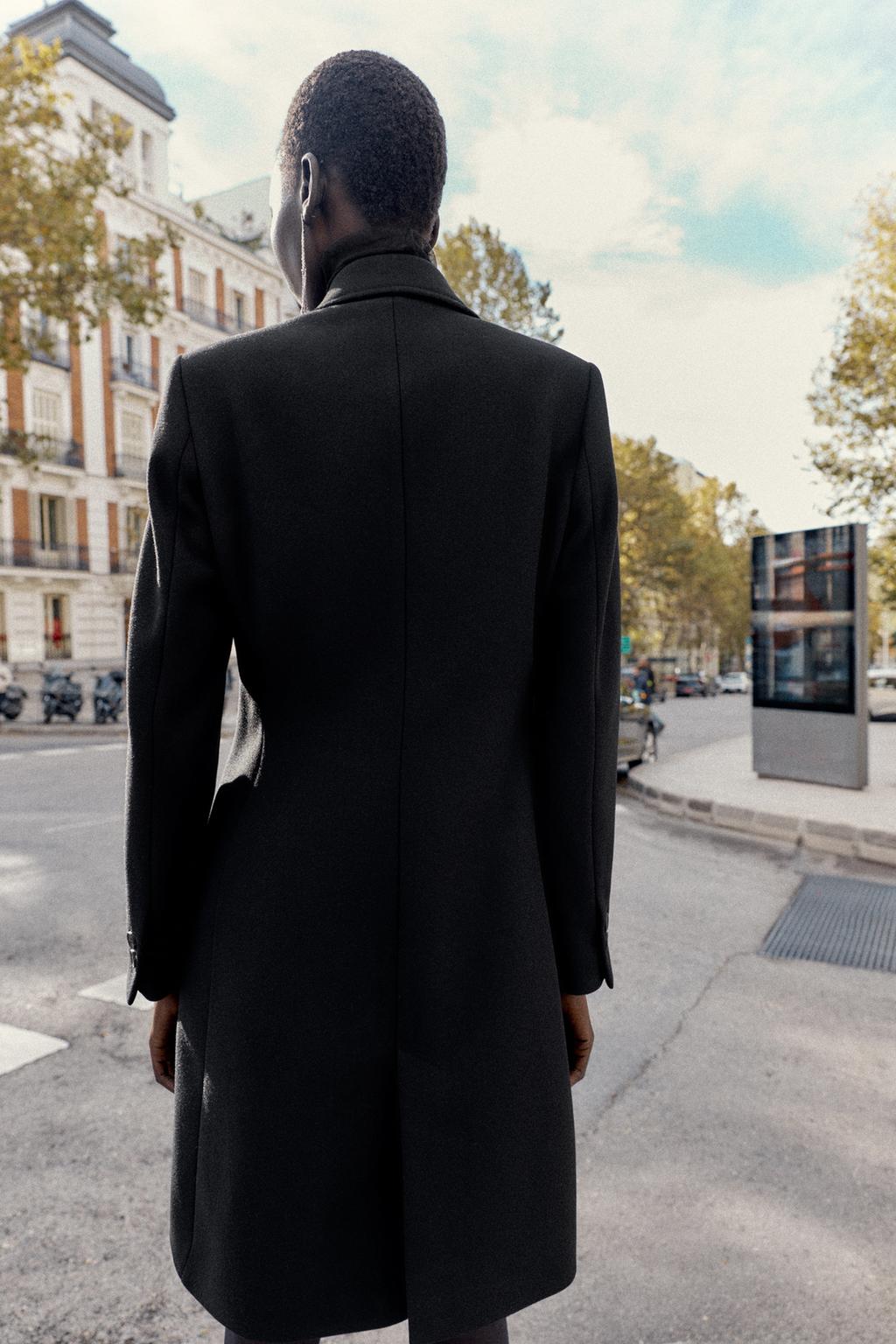 ПАЛЬТО ИЗ МЯГКОЙ ТКАНИ С ПОДПЛЕЧНИКАМИ