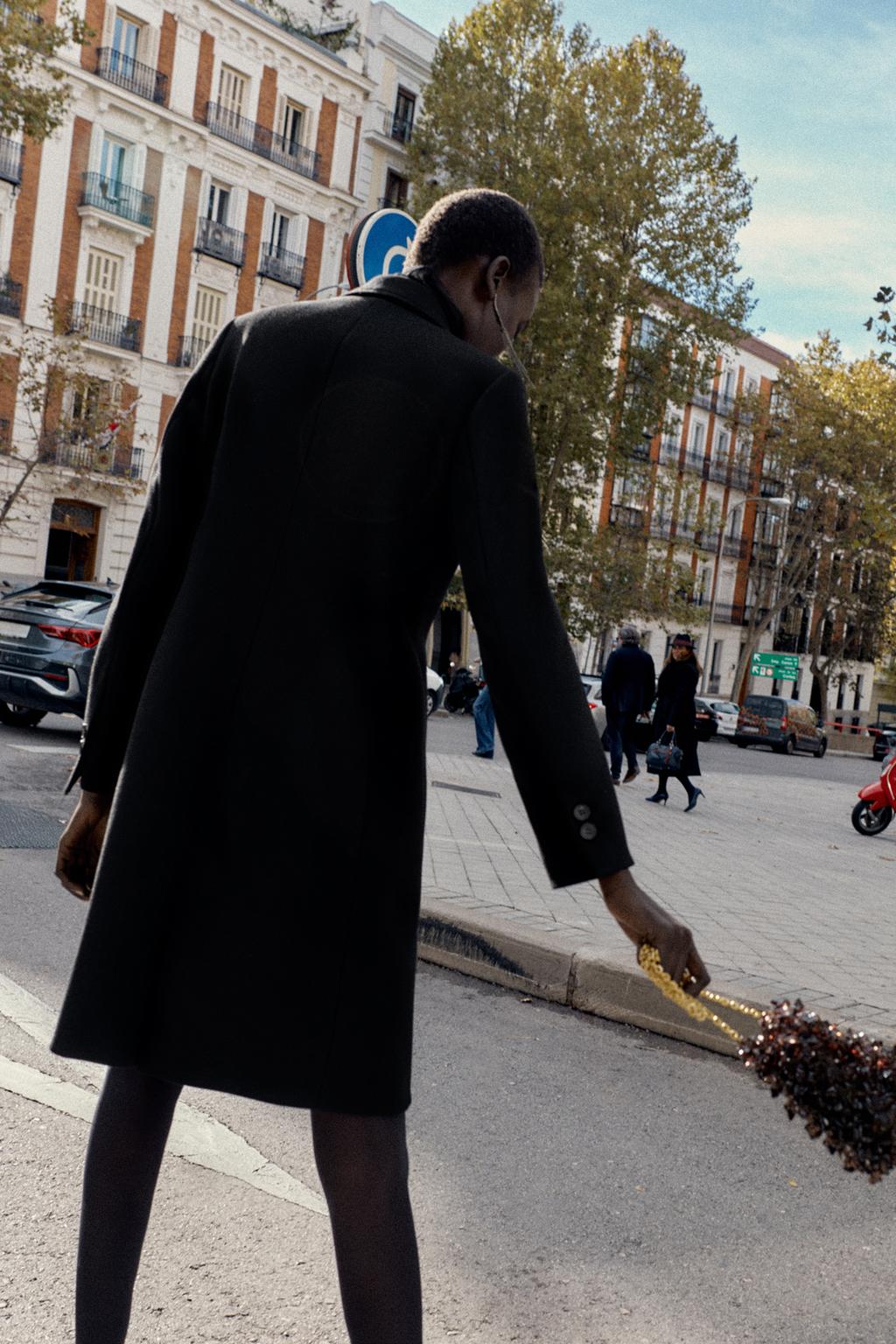 ПАЛЬТО ИЗ МЯГКОЙ ТКАНИ С ПОДПЛЕЧНИКАМИ